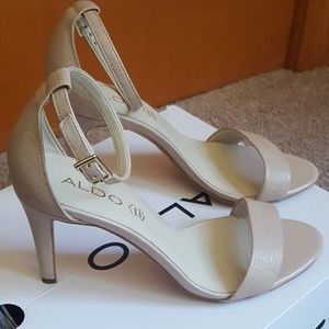 LIKE NEW ALDO SANDALS 8👡😍😍